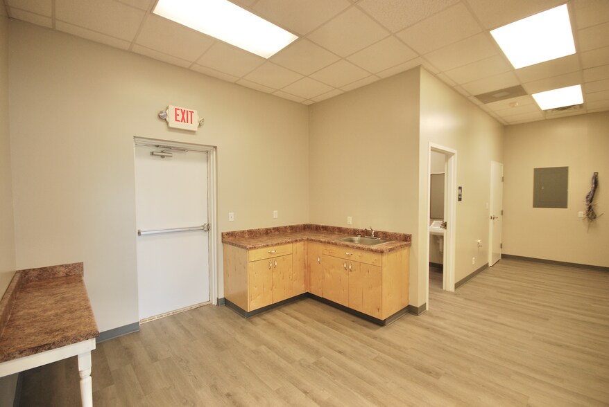 More Photos Of 1932 Highway 45 Byp, Jackson Storefront For Lease
