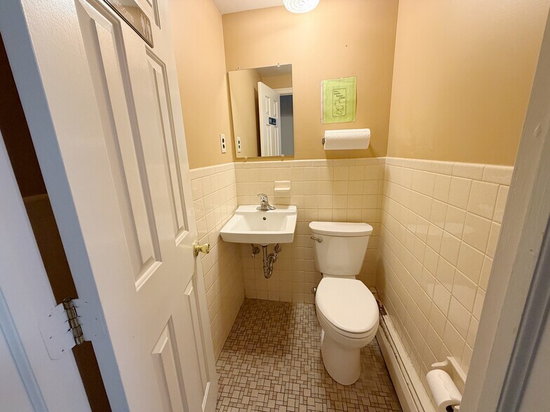 More Photos Of 216 Cedar Ave, Willow Grove Office Residential For Lease