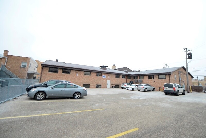 More Photos Of 6420 N California Ave, Chicago Coworking Space