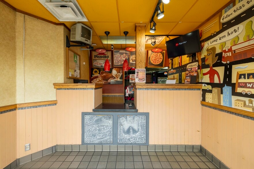 More Photos Of 12203 Hawthorne Blvd, Hawthorne Storefront For Sale