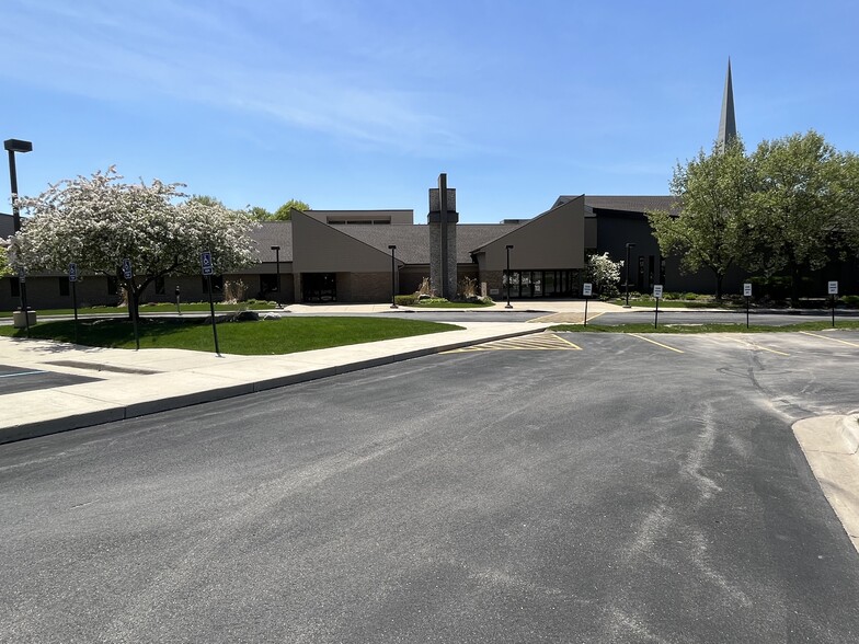 Primary Photo Of 6595 Cascade Rd SE, Grand Rapids Religious Facility For Lease