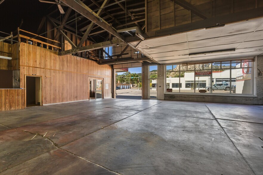 More Photos Of 201 N 2nd St, Raton Auto Repair For Sale