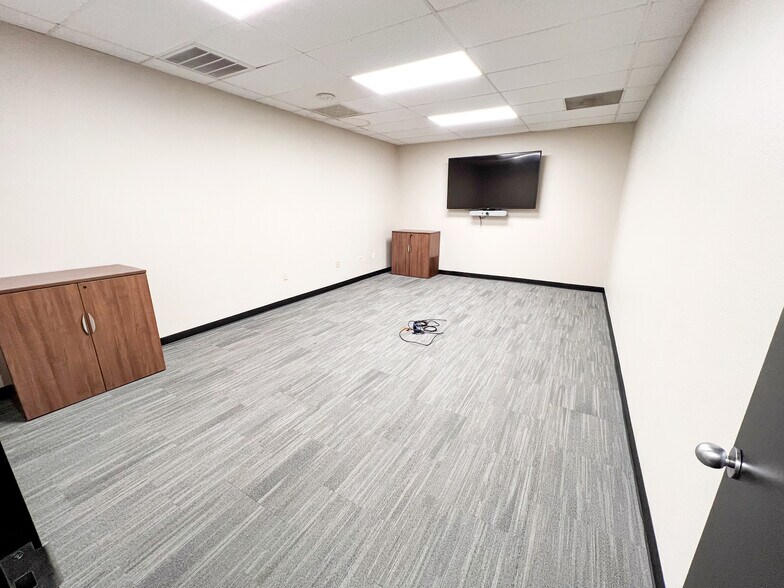 More Photos Of 3300 N A St, Midland Office For Lease