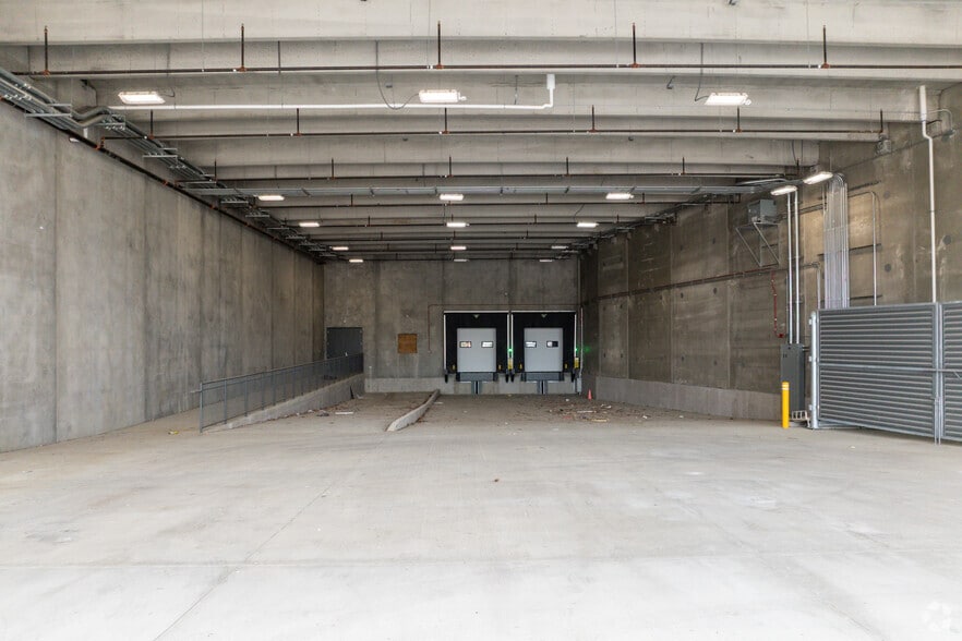 More Photos Of 4540 W Touhy Ave, Lincolnwood Supermarket For Lease