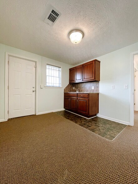 More Photos Of 5940 Hodges Dr, Columbus Office Residential For Sale