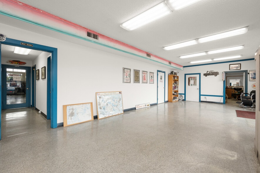 More Photos Of 3521 Franklin Blvd, Eugene Auto Dealership For Sale