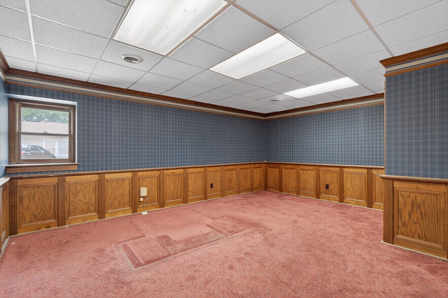 More Photos Of 638 Main St, Columbia Office For Sale