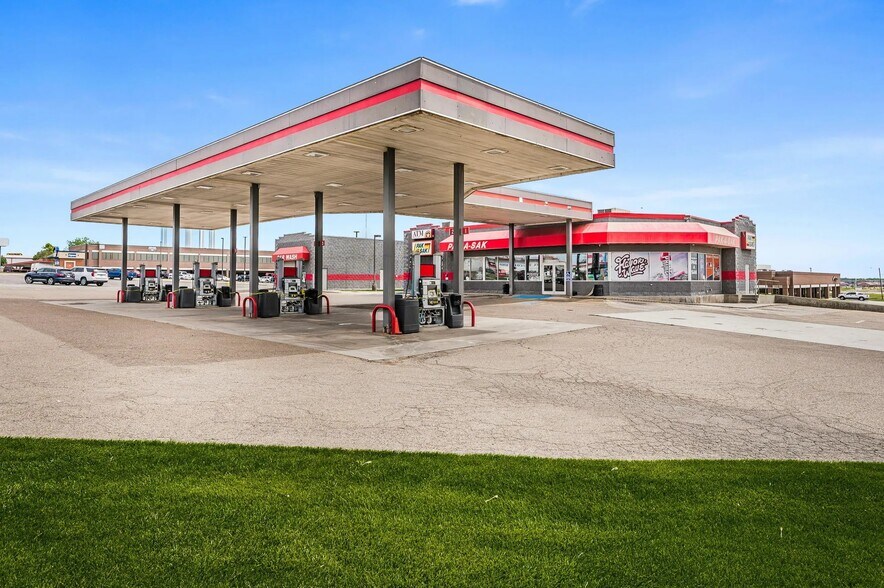 More Photos Of 5815 S Western St, Amarillo Service Station For Sale
