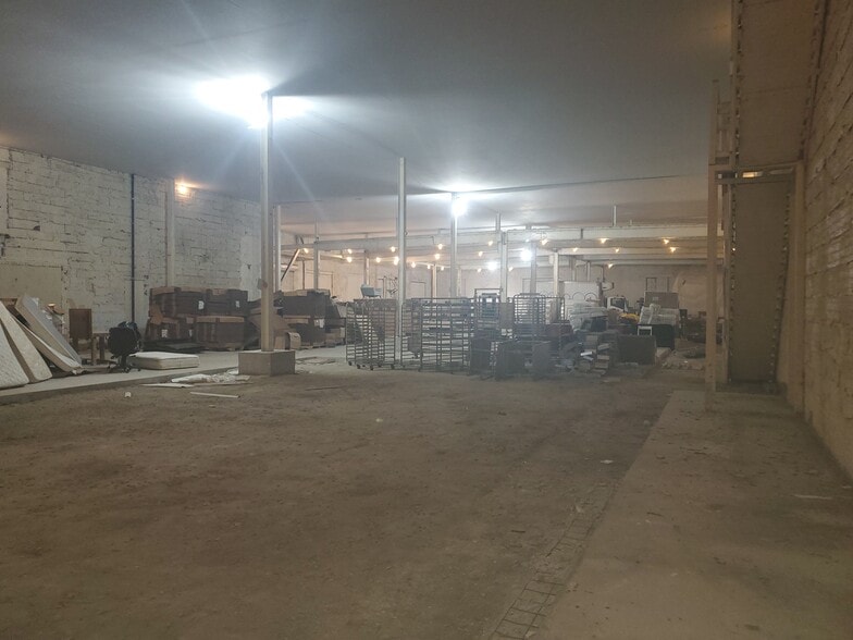 More Photos Of 335 Moffat St, Brooklyn Distribution For Lease