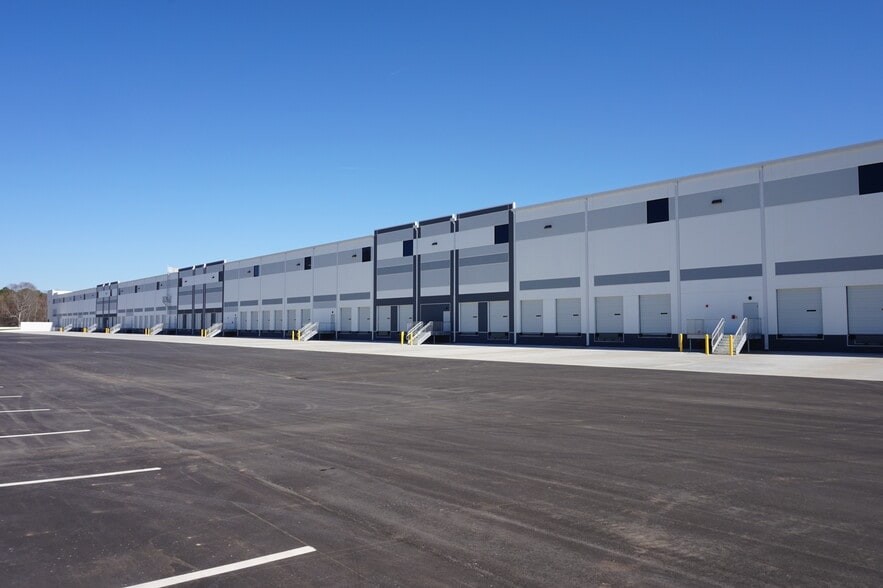 More Photos Of 1115 Crawford Oaks Dr, Belmont Distribution For Lease