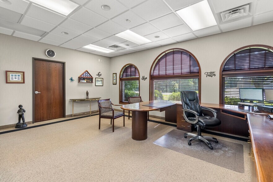 More Photos Of 33 Hiram St, Lake Orion Medical For Lease