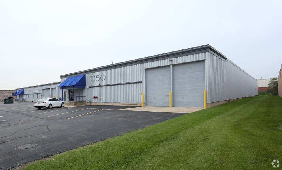 More Photos Of 940-950 Greenleaf Ave, Elk Grove Village Manufacturing For Lease