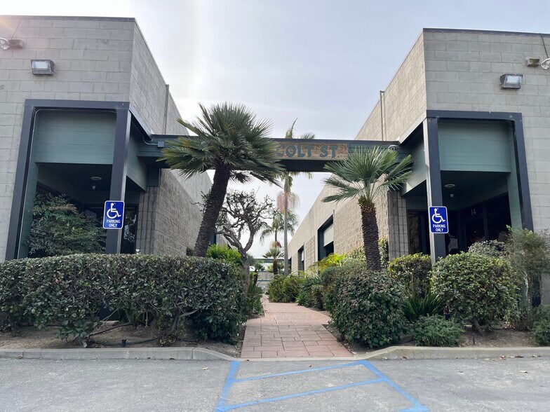 More Photos Of 4848 Colt St, Ventura Manufacturing For Sale