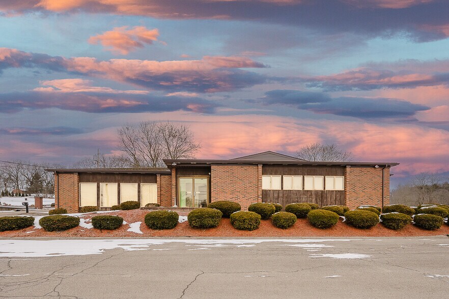 Primary Photo Of 1482 Butler Rd, Worthington Medical For Sale