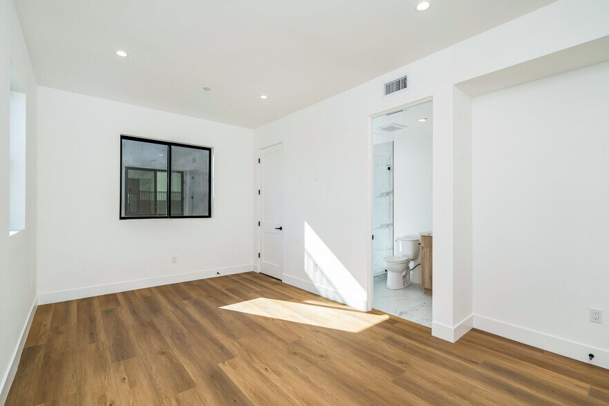 More Photos Of 2204 Carmona Ave, Los Angeles Apartments For Sale
