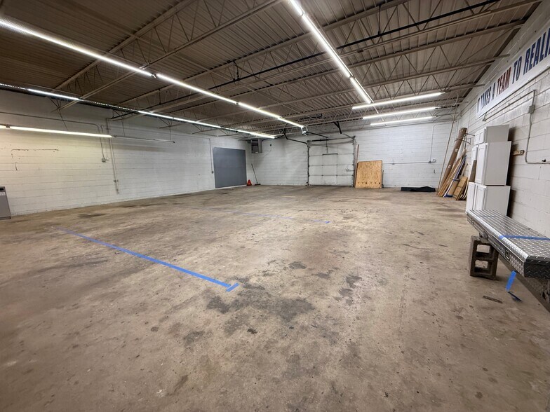 More Photos Of 735 13th Avenue Dr SE, Hickory Warehouse For Lease
