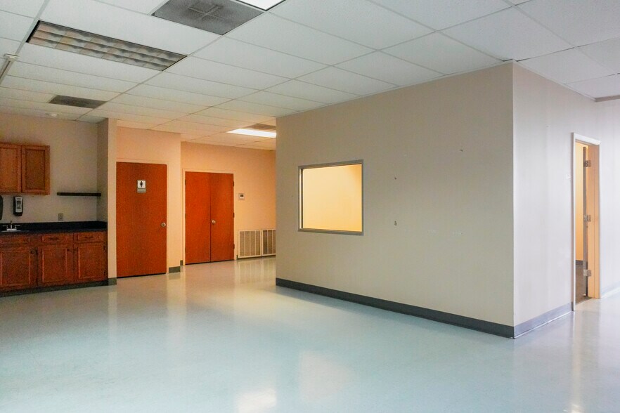 More Photos Of 4317 Agnes St, Corpus Christi Warehouse For Lease