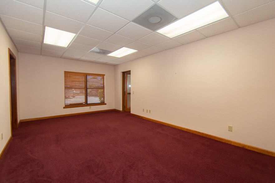 More Photos Of 300 E New Haven Ave, Melbourne Office For Sale