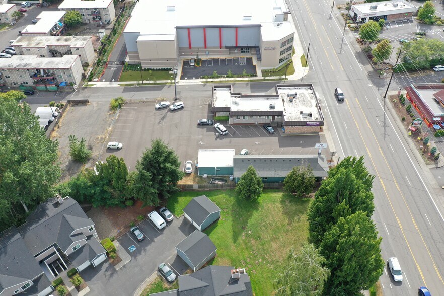 More Photos Of 12700 SW Pacific Hwy, Tigard Light Distribution For Sale