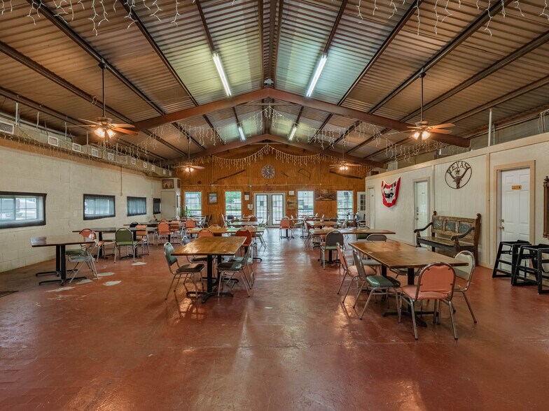 More Photos Of 424 N Texas St, De Leon Restaurant For Sale