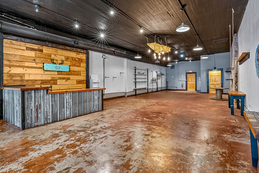 More Photos Of 8 E Main St N, Hampton Storefront For Sale