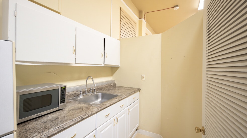 More Photos Of 1711 Sonoma Blvd, Vallejo Storefront For Sale