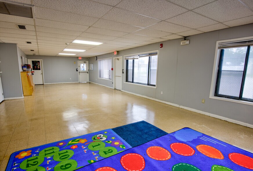 More Photos Of 6902 Lillian Rd, Jacksonville Office For Sale