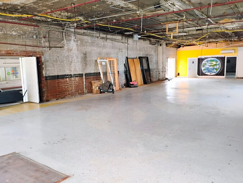 More Photos Of 400 5th St, Lynchburg Storefront For Sale