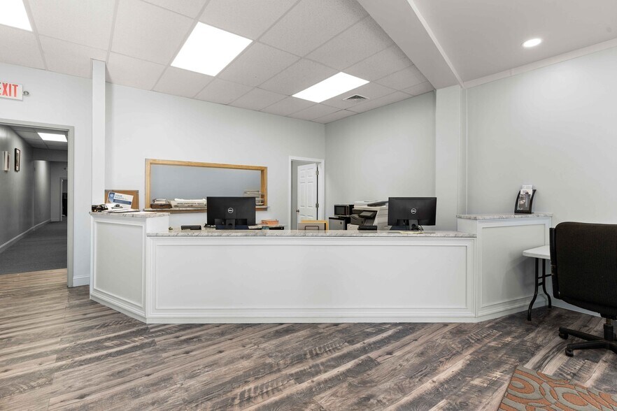 More Photos Of 1295 River St, Hyde Park Office Residential For Sale