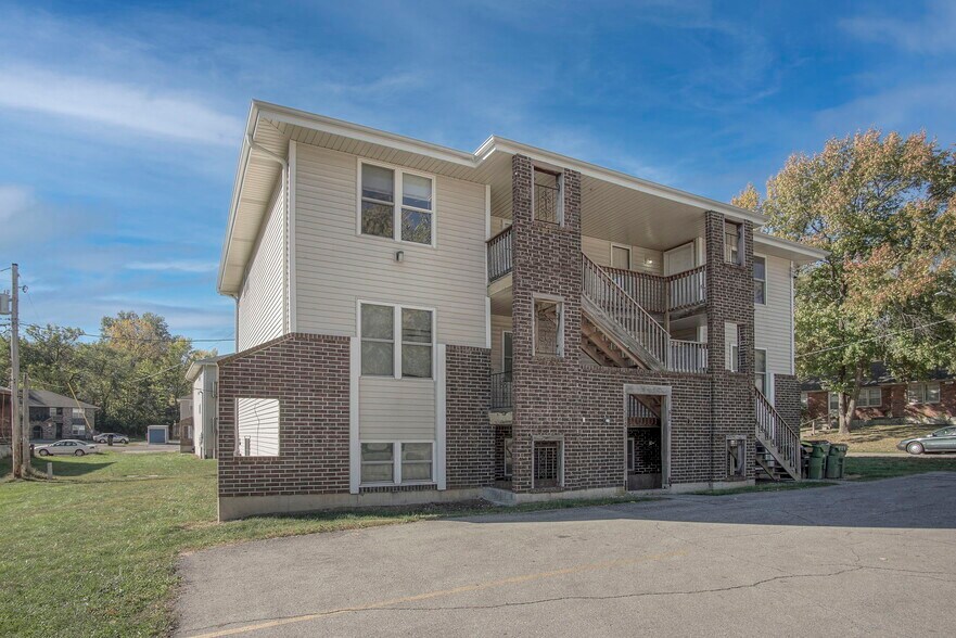 Primary Photo Of 9201 E 54th St, Raytown Apartments For Sale