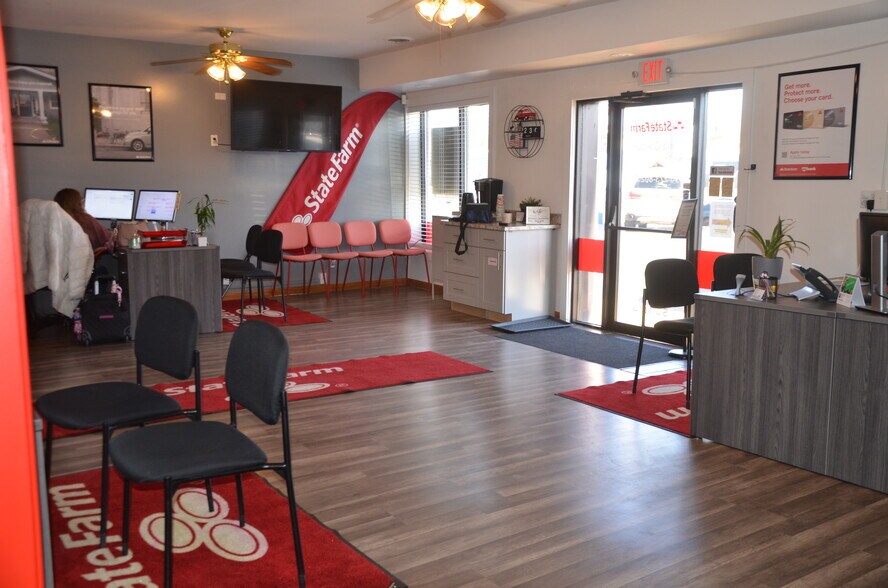 More Photos Of 115 E South Street, Sandwich Storefront Retail Office For Lease