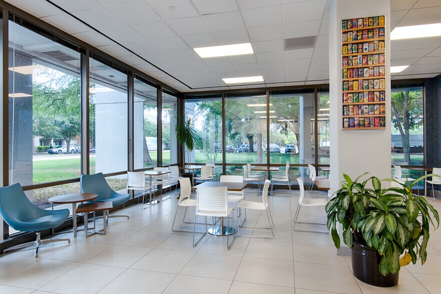 More Photos Of 4835 Lyndon B Johnson Fwy, Dallas Unknown For Lease