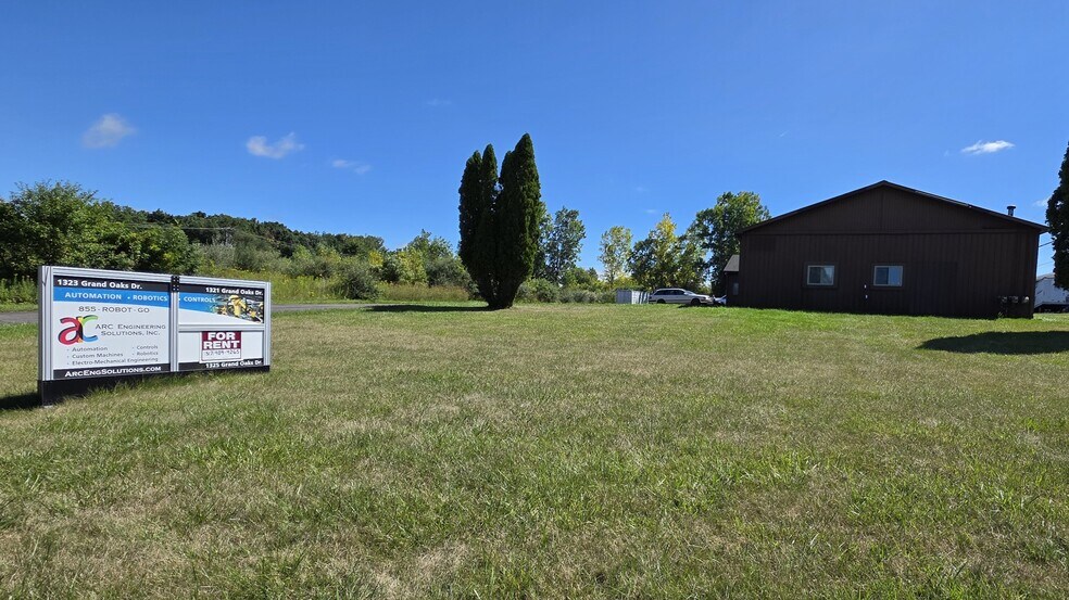 More Photos Of 1321-1325 Grand Oaks Dr, Howell Warehouse For Lease