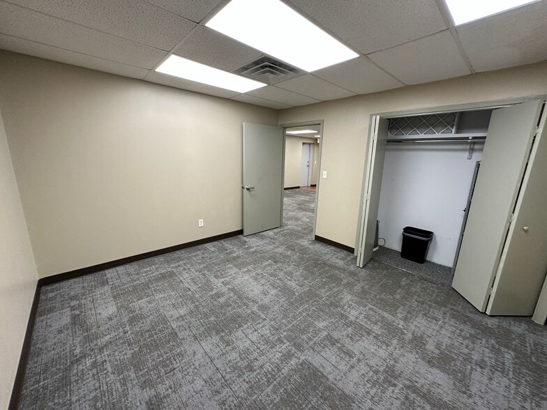 More Photos Of 12803 O'Connor Rd, San Antonio Warehouse For Sale