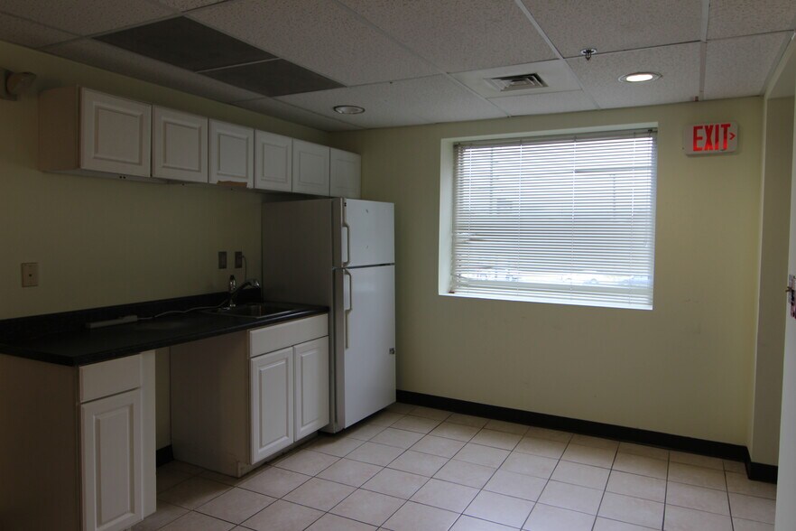 More Photos Of 1933 Montana Ave NE, Washington Warehouse For Lease