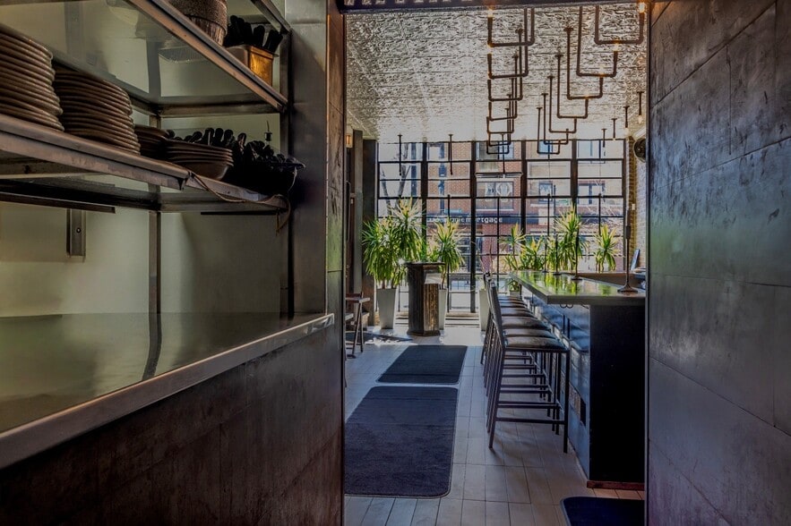 More Photos Of 2100 W Division St, Chicago General Retail For Lease