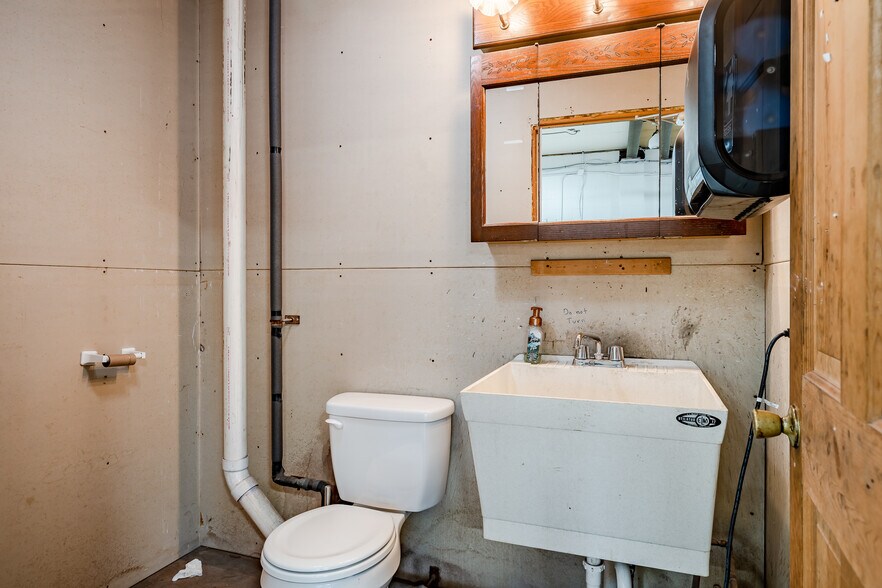 More Photos Of 1512 W Main St, Collegeville Office For Lease