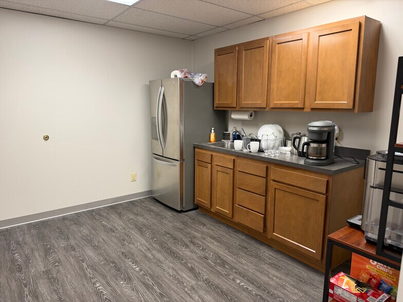More Photos Of 10200 Linn Station Rd, Louisville Office For Lease