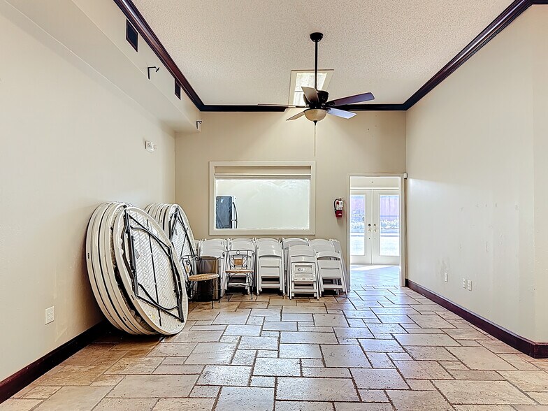 More Photos Of 1007 Manatee Ave, Bradenton Storefront Retail Office For Sale