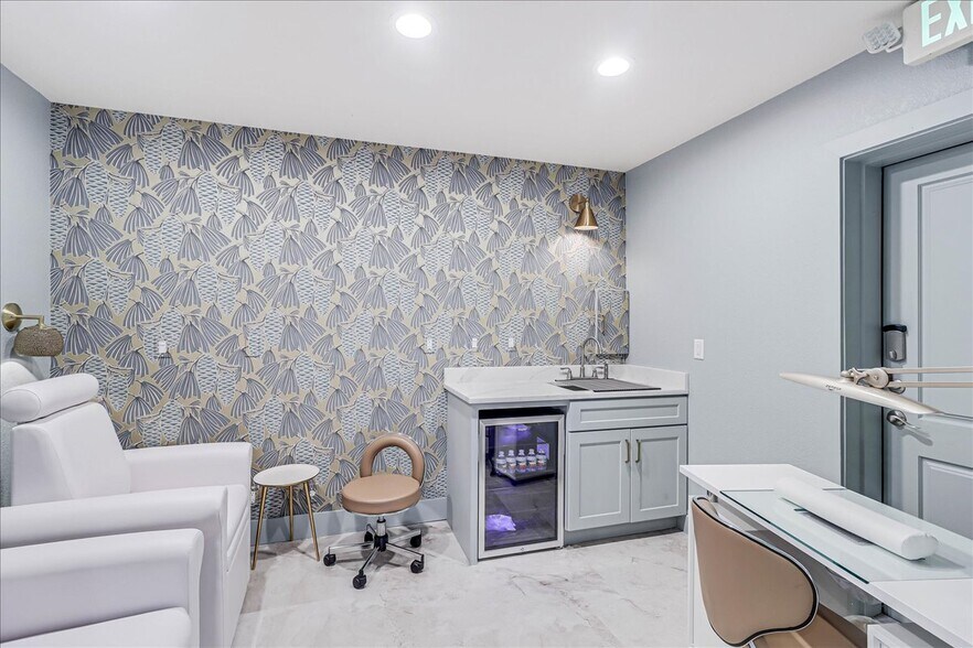 More Photos Of 121 Cut Off Rd, Port Aransas Office For Sale