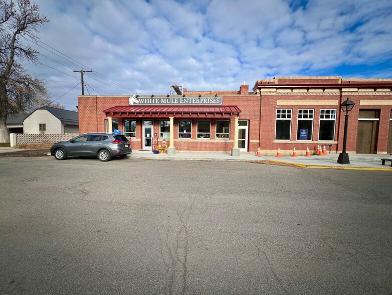 More Photos Of 201 Main St, Roundup Restaurant For Lease