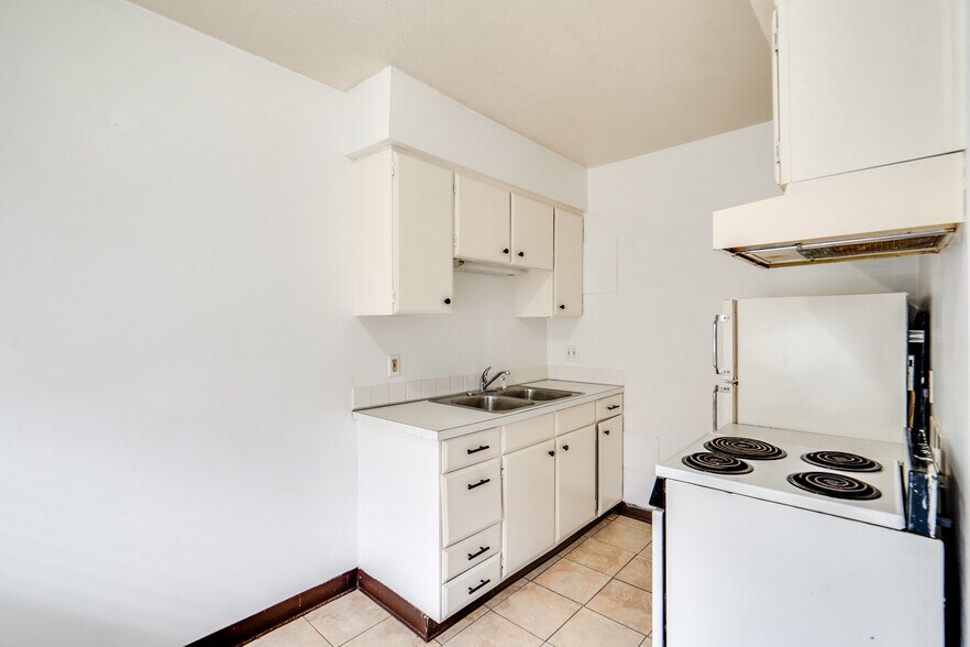 More Photos Of 2615 Ellet Ave, Akron Apartments For Sale