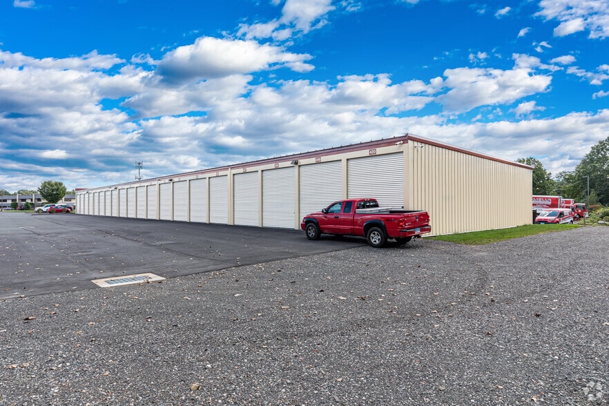 More Photos Of 200 Old County Cir, Windsor Locks Warehouse For Lease