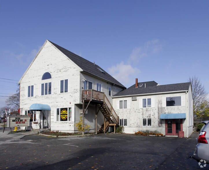 Primary Photo Of 194 Rockdale Ave, New Bedford Freestanding For Lease