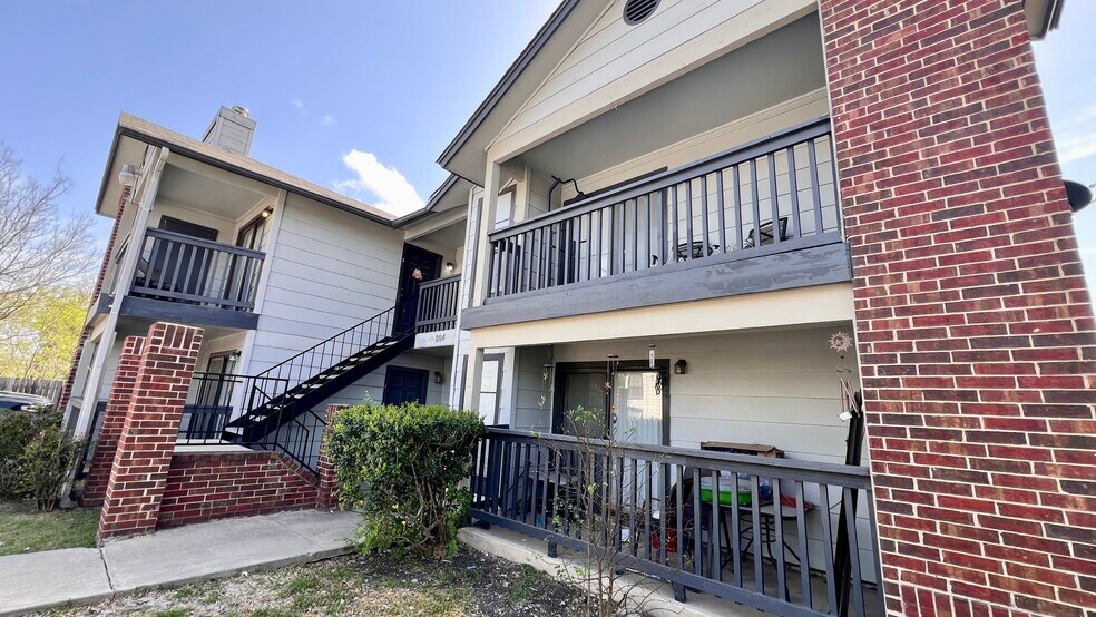 More Photos Of 804 Station St, Converse Multifamily For Sale