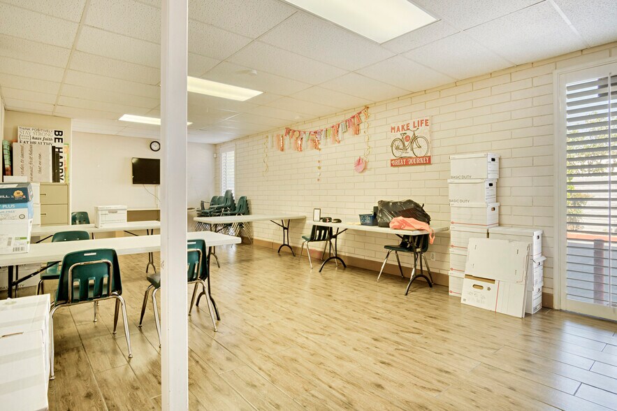 More Photos Of 439 N Maclay Ave, San Fernando Office For Sale