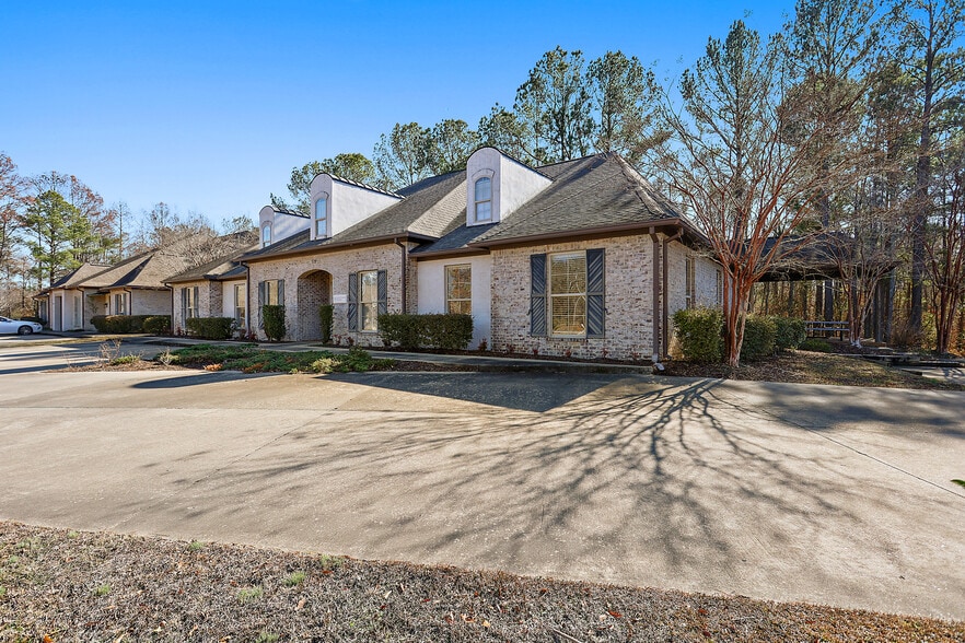 More Photos Of 579 Lakeland East Dr, Flowood Office For Sale