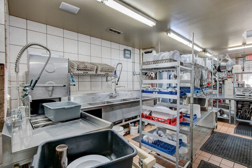 More Photos Of 868 County Line Rd NE, Resaca Convenience Store For Sale