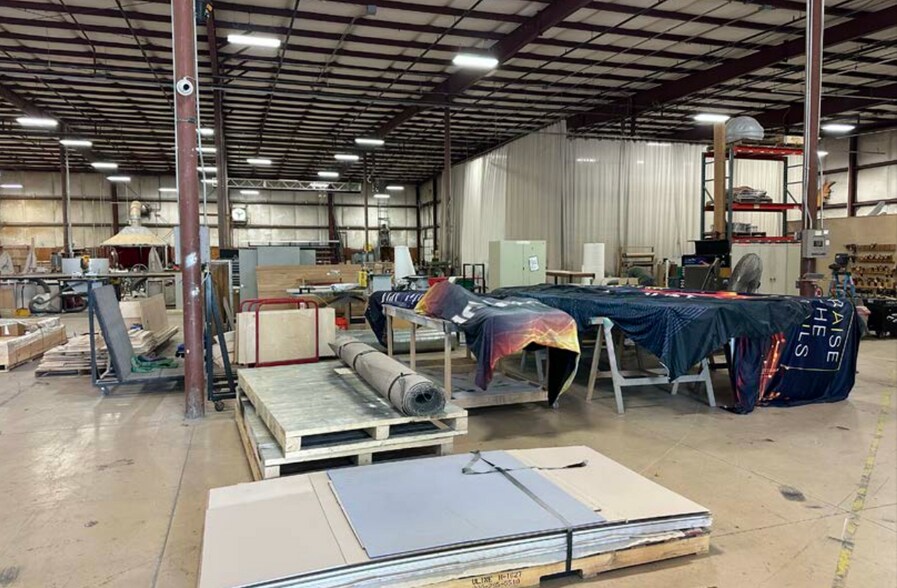 More Photos Of 11420 Deerfield Rd, Blue Ash Warehouse For Lease