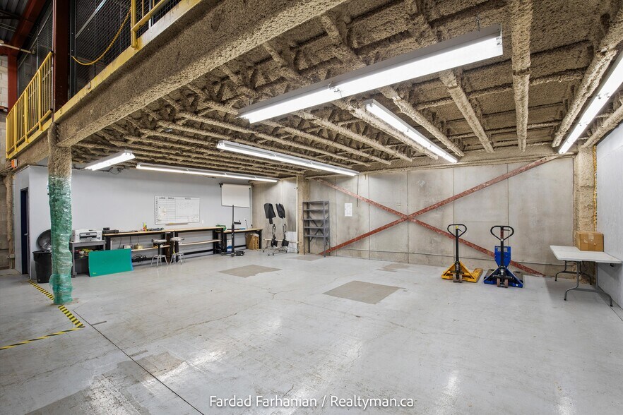 More Photos Of 42 Cardico Dr, Whitchurch-Stouffville Warehouse For Lease